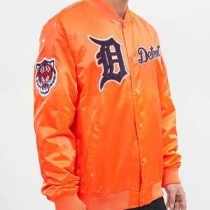 CHAMARRA OIT TIGERS CHEST HIT LOGO SATIN JACKET ORANGE en STOCK