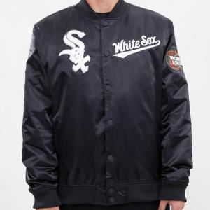 CHAMARRA AGO WHITE SOX CHEST HIT LOGO SATIN JACKET BLACK en STOCK