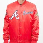 CHAMARRA NTA BRAVES CHEST HIT LOGO SATIN JACKET RED en STOCK