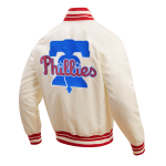 CHAMARRA PHILADELPHIA PHILLIES SCRIPT TAIL MENS SATIN JACKET EGGSHELL RED en STOCK