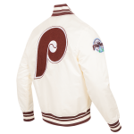 CHAMARRA ADELPHIA PHILLIES RETRO CLASSIC RIB SATIN JACKET EGGSHELL WINE en STOCK