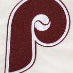 CHAMARRA ADELPHIA PHILLIES RETRO CLASSIC RIB SATIN JACKET EGGSHELL WINE en STOCK