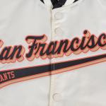 CHAMARRA SAN FRANCISCO GIANTS SCRIPT TAIL MENS SATIN JACKET EGGSHELL BLACK en STOCK